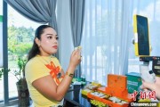孝感泰国主播品三亚榴莲：“尝到了家乡味”
