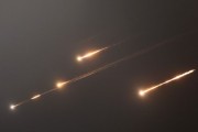 孝感伊朗以导弹齐射回应以色列的大规模袭击